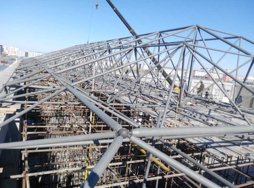 吐鲁番商贸城屋顶网架工程