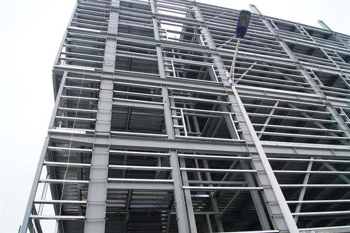 吐鲁番高层钢结构的支撑布置与构造需要符合哪些规范